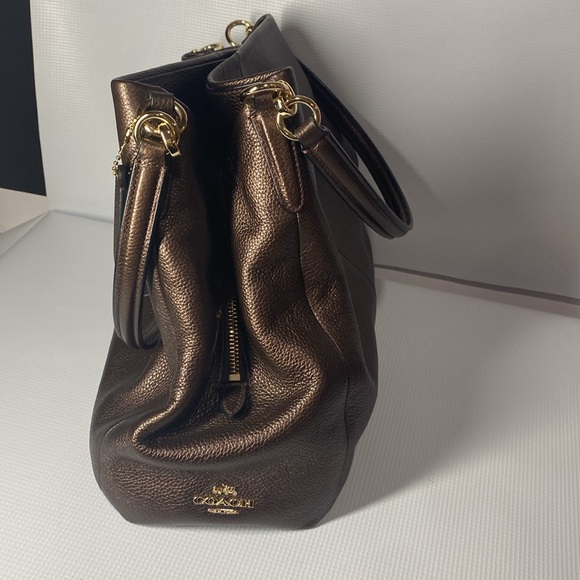 Coach bag very very clean inside and out great hardware - Picture 4 of 7